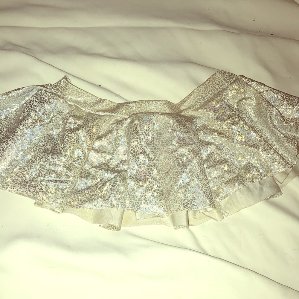 Holographic skirt